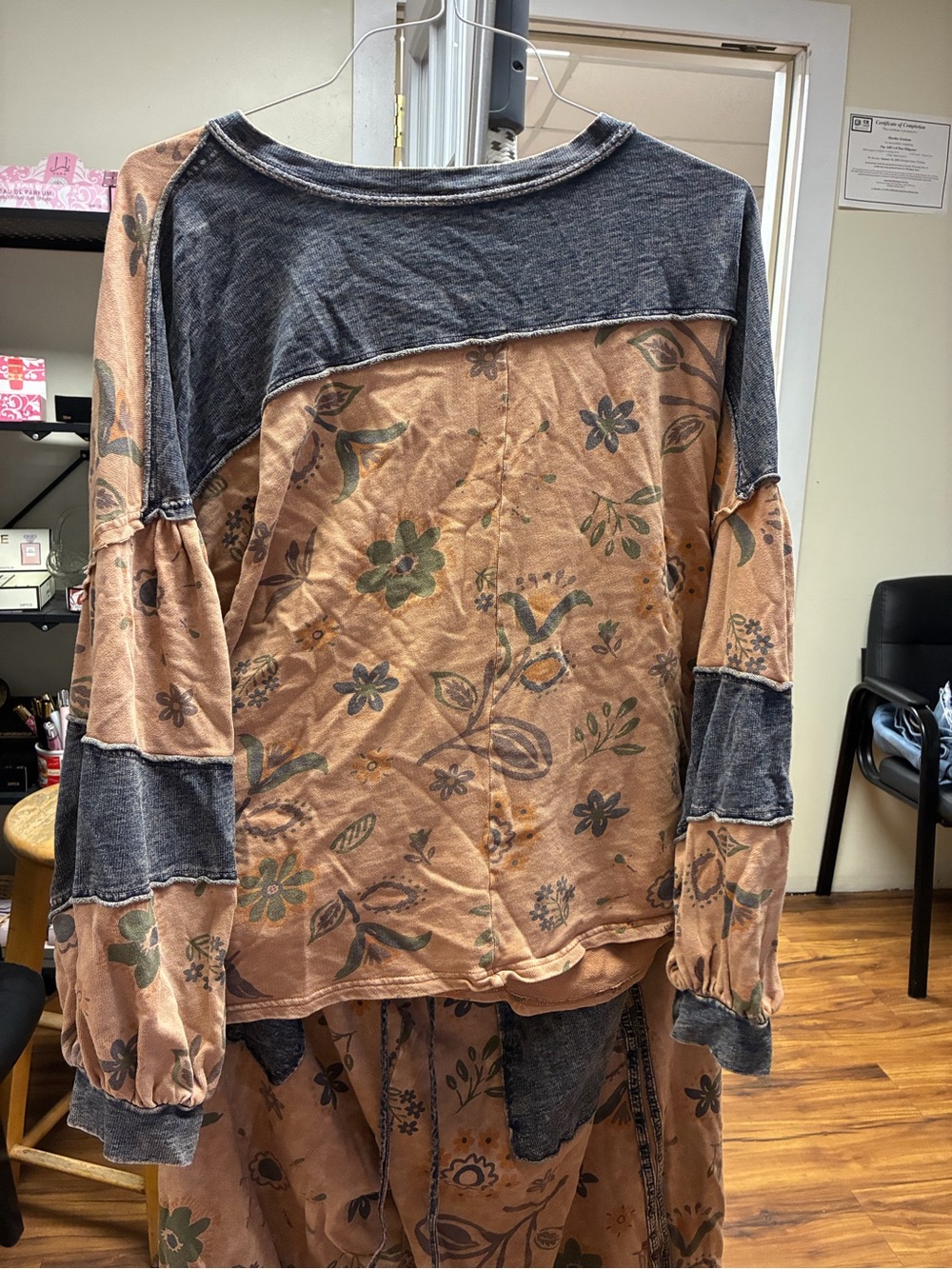 Easel Brown Floral Lounge Sweatpants with Charcoal Patch Details 2x Women - Picture 6 of 12